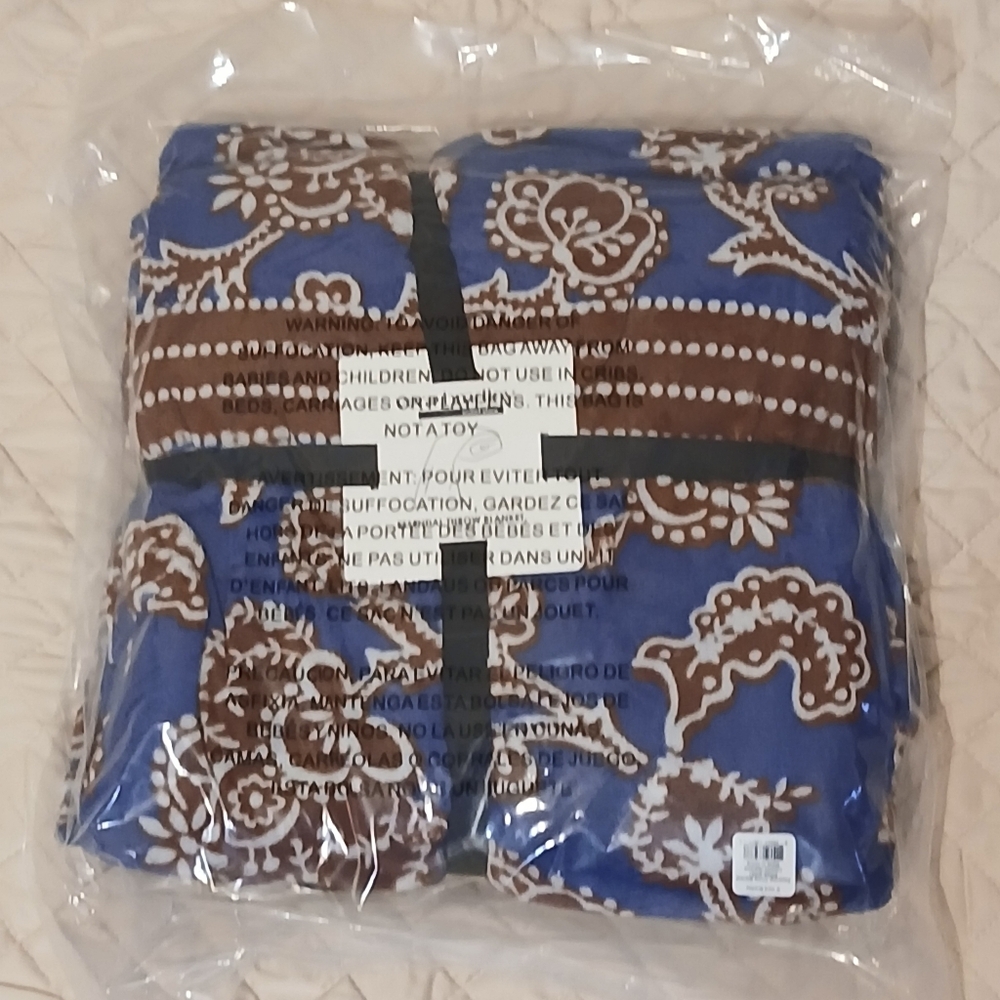 Vera Bradley fleece throw Cotswolds Ultramarine